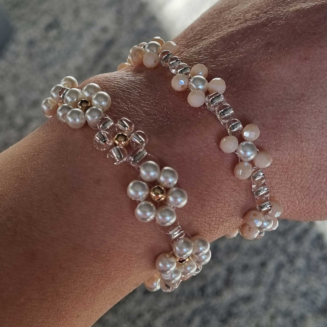 Bloemige kralenarmband – Delicate handgemaakte bloempatronen | Stapelbare armband