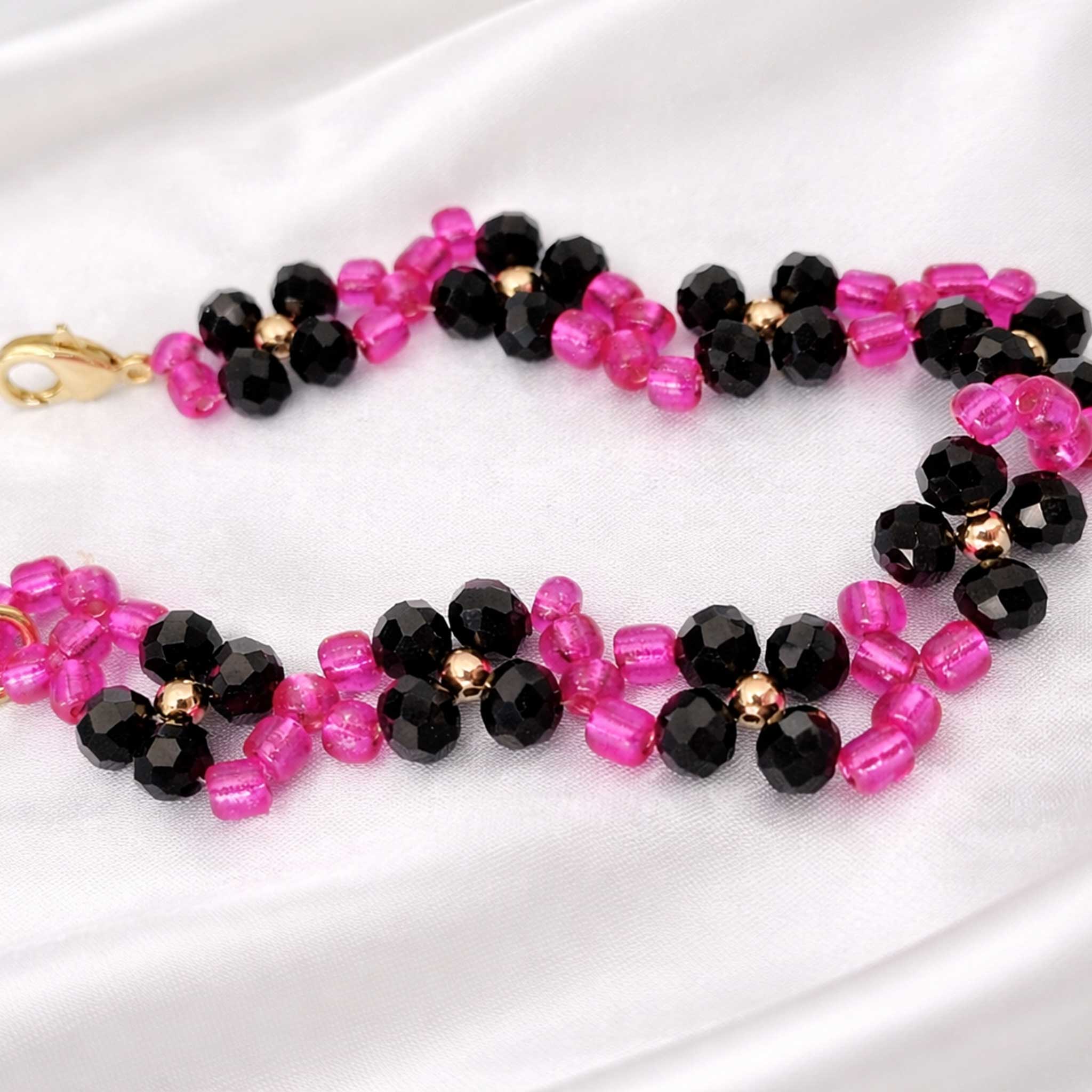 Black & Pink Floral Beaded Bracelet – Delicate Handmade Flower Pattern