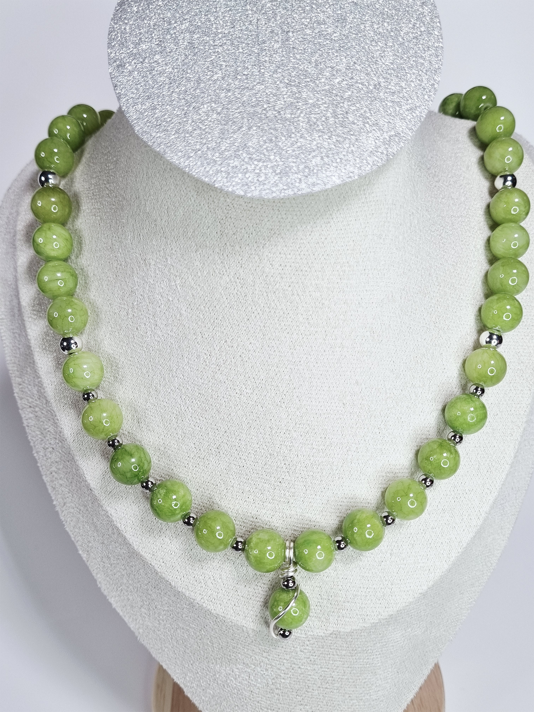 Green Pastures Olijfgroene Chalcedoon Ketting met Verzilverde Afstandhouders en Stenen Bedel